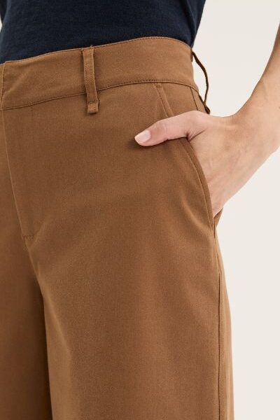 YARRA TRAIL NOVA CHINO IN NUTMEG
