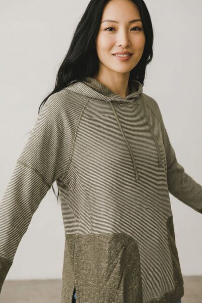 YARRA TRAIL CAPERBERRY HOODED TEE